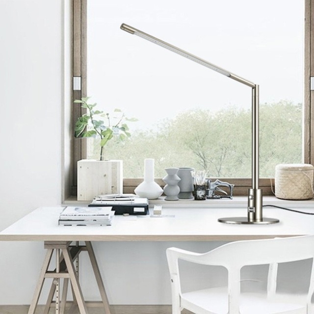 SR00 LED stolna lampa s metalnim kućištem, USB punjenje, CRI ≥95, snaga 8–12W