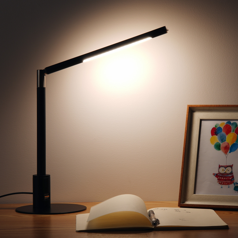 SR00 LED stolna lampa s metalnim kućištem, USB punjenje, CRI ≥95, snaga 8–12W