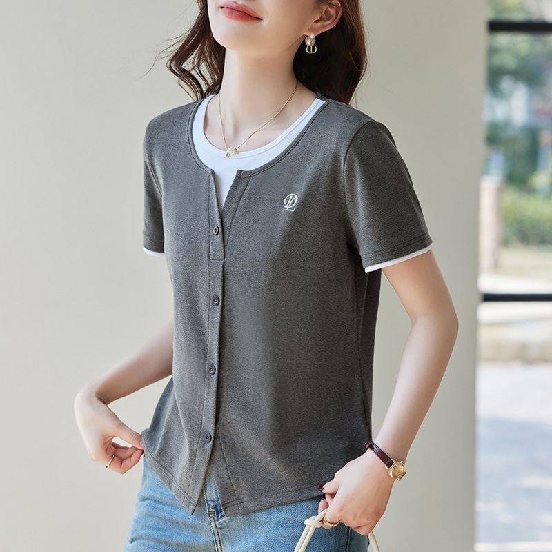 Ženski pamukasti T-shirt s okruglim izrezom i kratkim rukavima, ležerni kroj, 90–95% pamuka, standardna duljina, casual stil, ljeto 2025