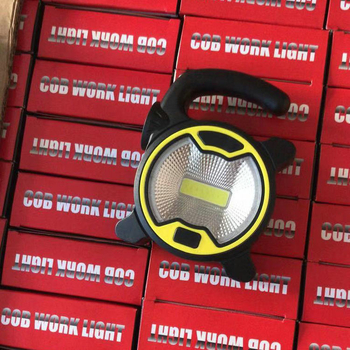 Prijenosna kamping lampa s COB LED, USB punjenje, ručno pokretanje, doseg 50–100 m