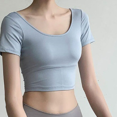Ženski T-shirt s umetkom za dojke – A‑linija joga top, U-izrez, regular rukav, minimalistički stil, japansko-korejski casual, ljeto 2025, 70–80% glavna tkanina