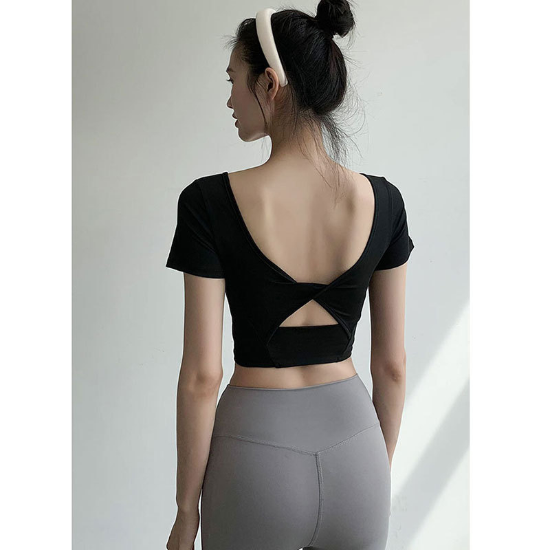 Ženski T-shirt s umetkom za dojke – A‑linija joga top, U-izrez, regular rukav, minimalistički stil, japansko-korejski casual, ljeto 2025, 70–80% glavna tkanina