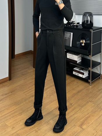 Zimske hlače ravnog kroja, mikroelastične, bez glačanja, smjesa kemijskih vlakana, 79% poliestera.