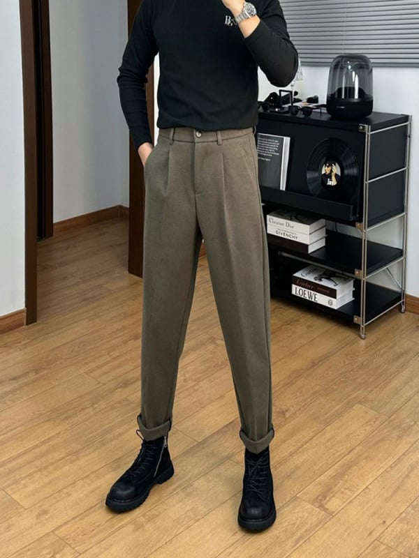 Zimske hlače ravnog kroja, mikroelastične, bez glačanja, smjesa kemijskih vlakana, 79% poliestera.