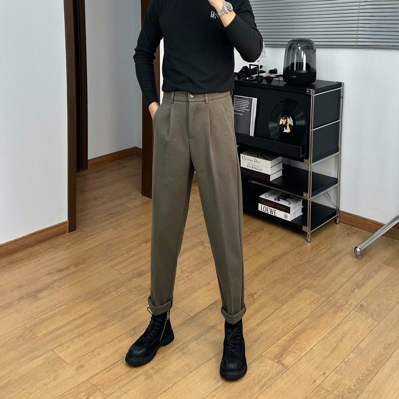 Zimske hlače ravnog kroja, mikroelastične, bez glačanja, smjesa kemijskih vlakana, 79% poliestera.