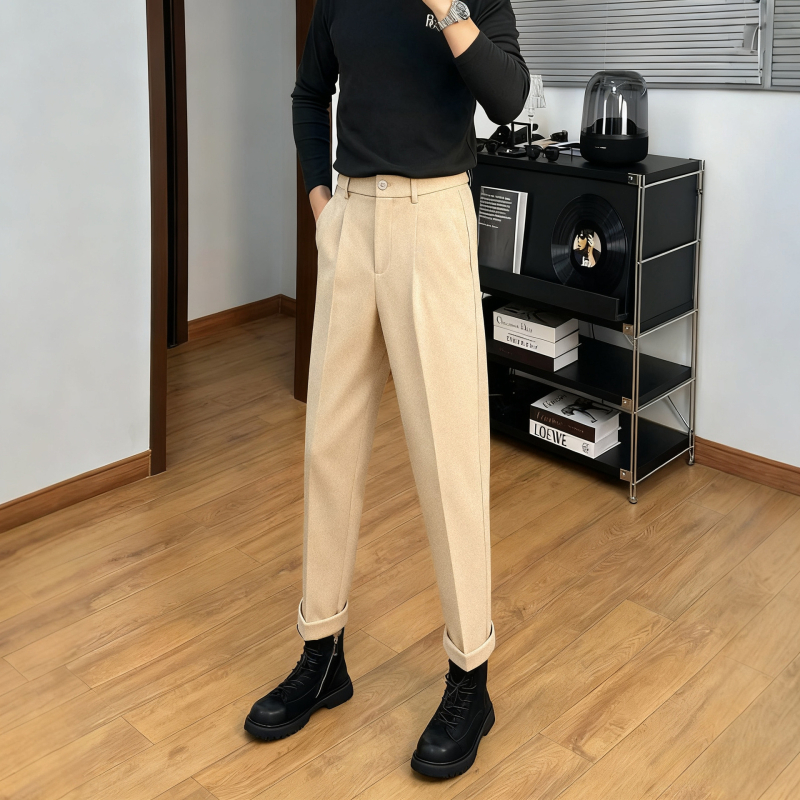 Zimske hlače ravnog kroja, mikroelastične, bez glačanja, smjesa kemijskih vlakana, 79% poliestera.