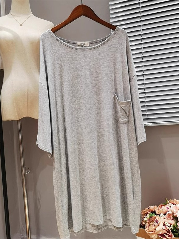 Modalna T‑shirt haljina, okrugli izrez, kratki rukavi, opušten kroj, srednja duljina 65-80 cm