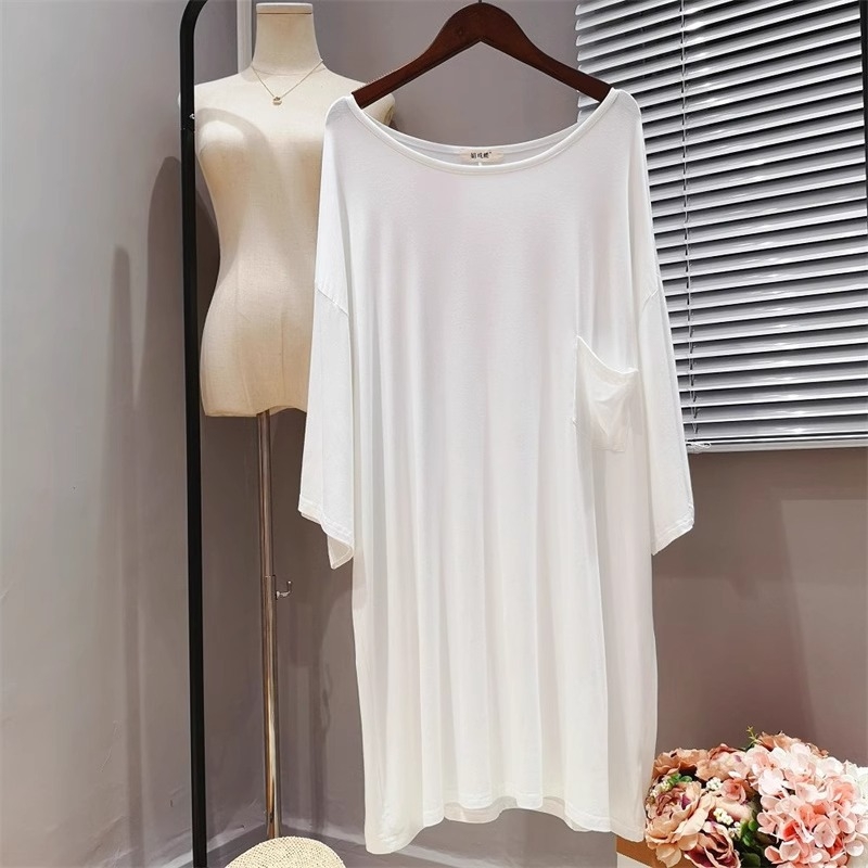 Modalna T‑shirt haljina, okrugli izrez, kratki rukavi, opušten kroj, srednja duljina 65-80 cm