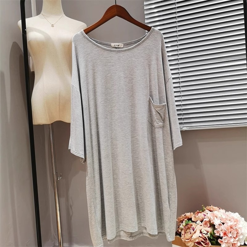 Modalna T‑shirt haljina, okrugli izrez, kratki rukavi, opušten kroj, srednja duljina 65-80 cm