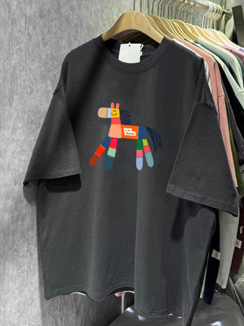 Pamukasta kratka majica s printom anime karikatura, kratke rukave, okrugli izrez, ležerni kroj