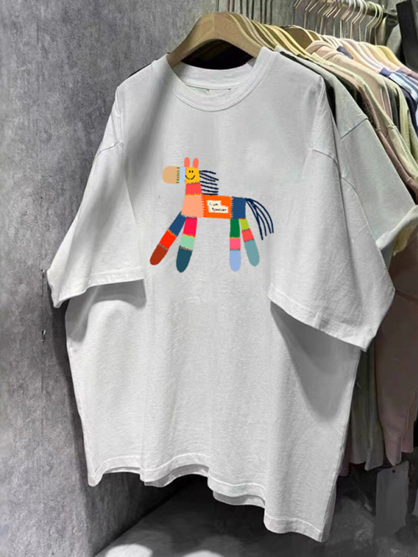 Pamukasta kratka majica s printom anime karikatura, kratke rukave, okrugli izrez, ležerni kroj