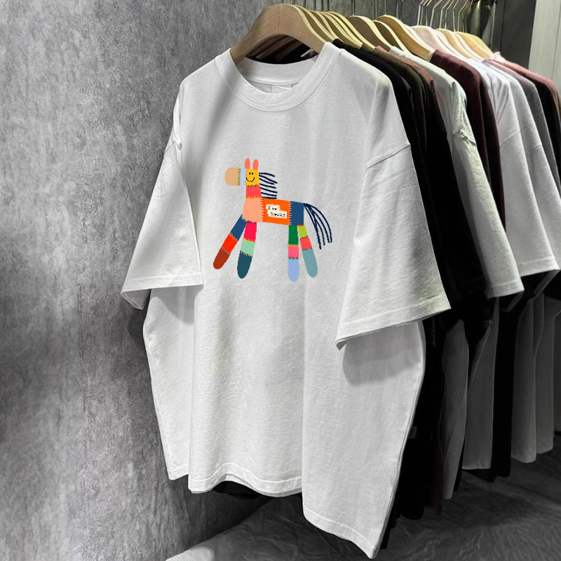 Pamukasta kratka majica s printom anime karikatura, kratke rukave, okrugli izrez, ležerni kroj