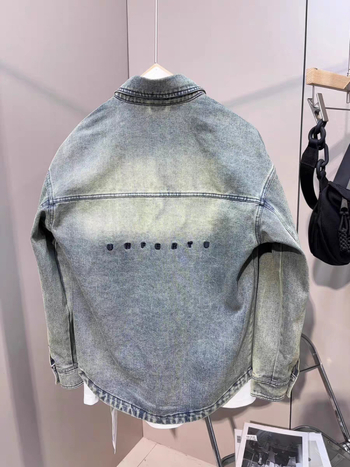 Hong Kong-stílusú dzseki, rever gallérral, egysoros gombolás, laza szabás, háromdimenziós patch zseb