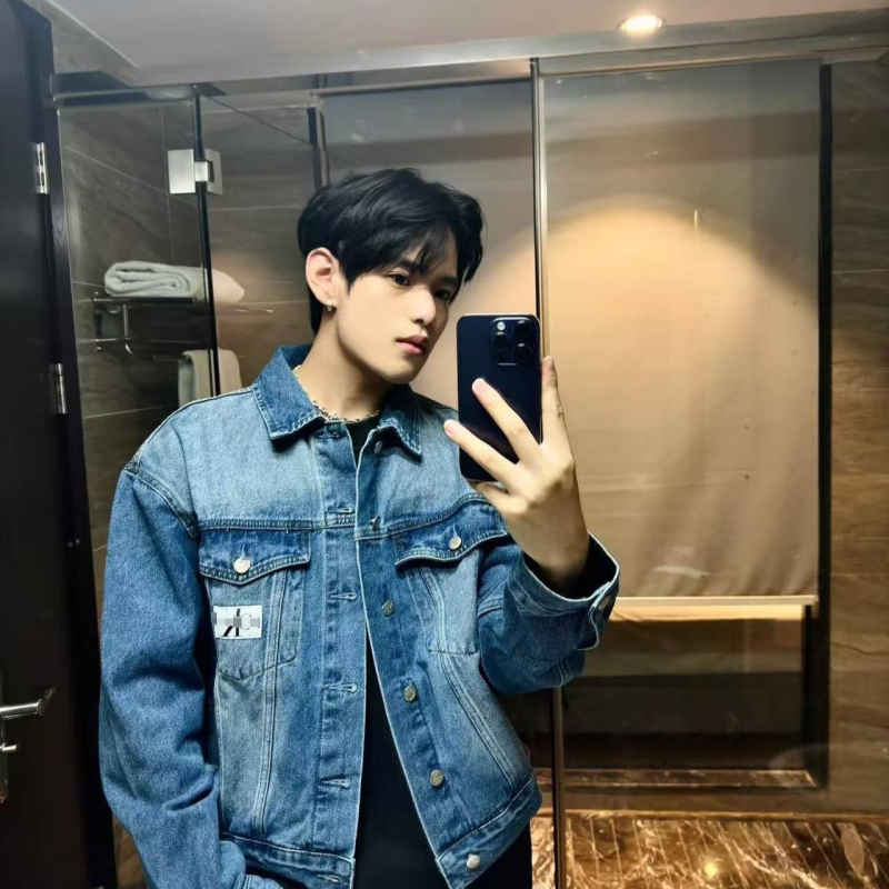 Uniszex farmerdzseki kapucnival, mosott denim anyag, patch zsebek, Hongkong-stílus, tavasz-őszi szezonra