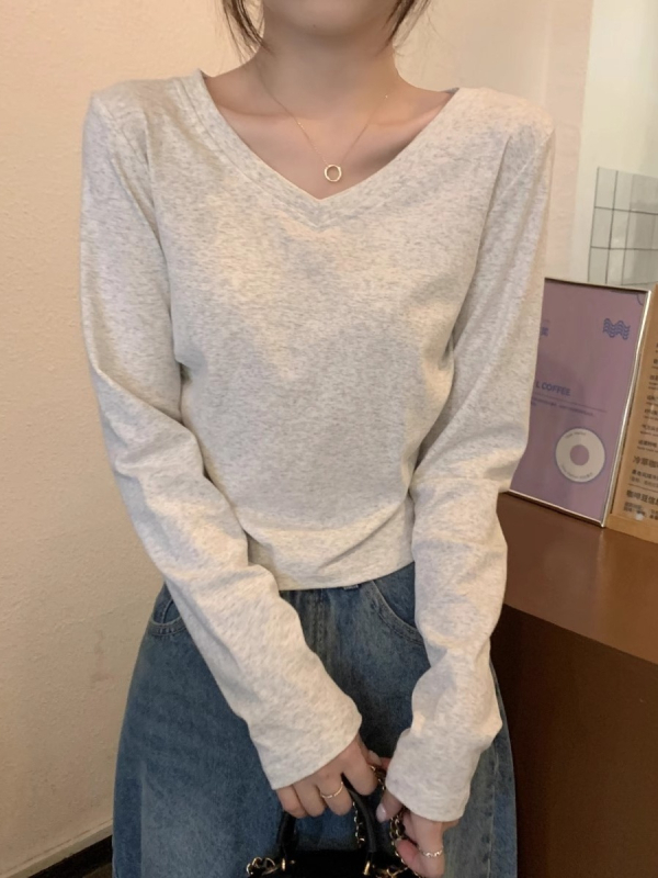 Tricou din bumbac cu mâneci lungi, decolteu în V, croială slim, lungime scurtă