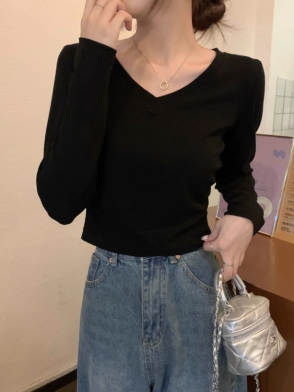 Tricou din bumbac cu mâneci lungi, decolteu în V, croială slim, lungime scurtă