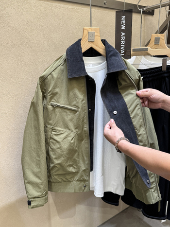 Férfi laza szabású dzseki denim szeleteléssel és hamis kétrészes gallérral, koreai stílus, 100% poliészter, őszi 2025