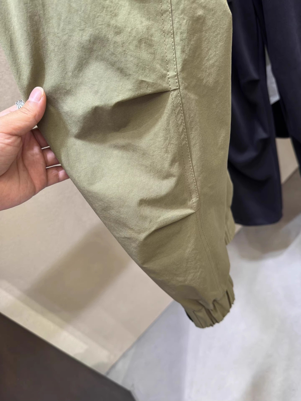 Férfi laza szabású dzseki denim szeleteléssel és hamis kétrészes gallérral, koreai stílus, 100% poliészter, őszi 2025