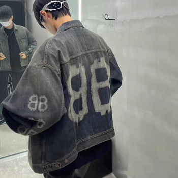 Pamut denim dzseki, laza szabás, reveres gallér, egyrészes gombolás, patch zsebek