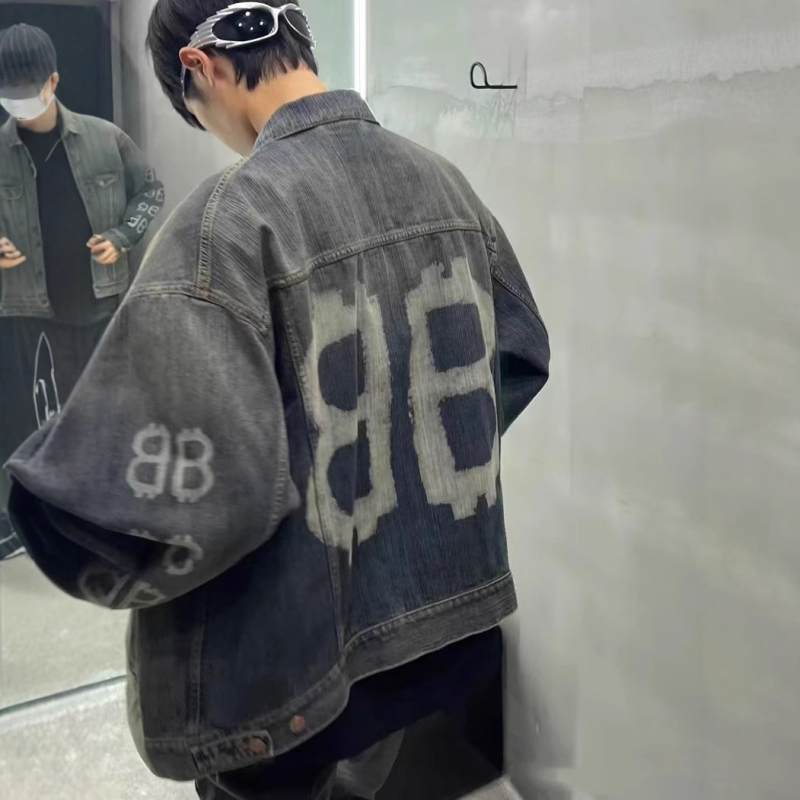 Pamut denim dzseki, laza szabás, reveres gallér, egyrészes gombolás, patch zsebek