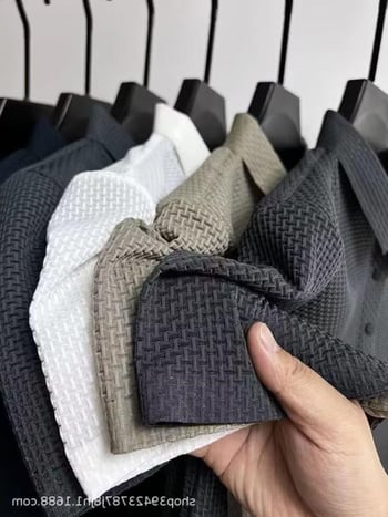 Поло риза от ледено копринена бързосъхнеща материя, жакардова яка, къси ръкави, тесен силует, гънки, дишаща нейлонова тъкан