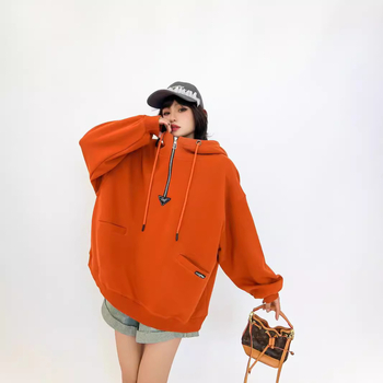 Pamukasti hoodie džemper s kapuljačom s geometrijskim uzorkom, labav kroj, srednja duljina, dugi rukavi