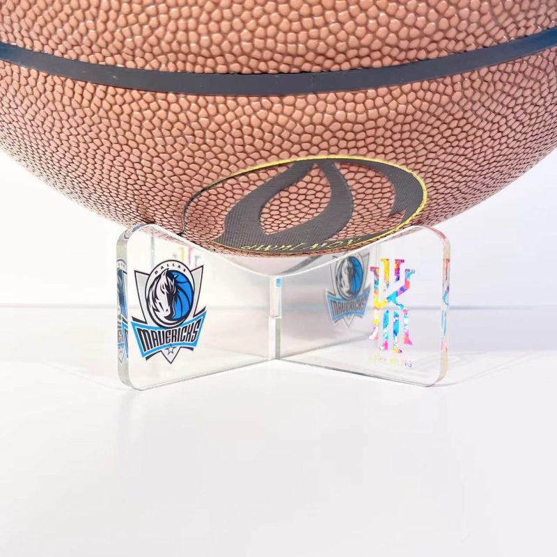 Suport de afișaj pe birou pentru memorabilia de baschet – Personalizabil cu logo tipărit, accesorii pentru fanii baschetului