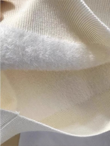 Džemper od flisa s imitacijom visokog ovratnika (mock neck), dugi rukavi, jednobojan, 90–95% akril, opuštena silueta, duljina 50–65 cm