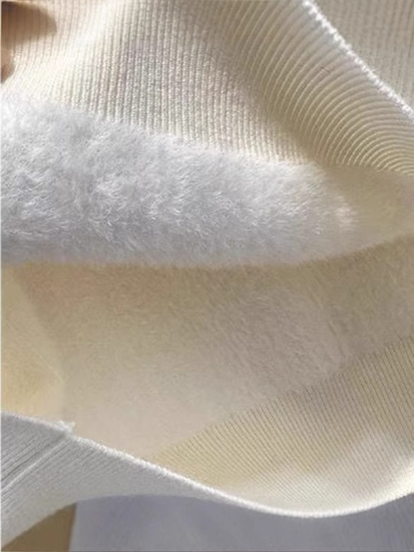 Džemper od flisa s imitacijom visokog ovratnika (mock neck), dugi rukavi, jednobojan, 90–95% akril, opuštena silueta, duljina 50–65 cm