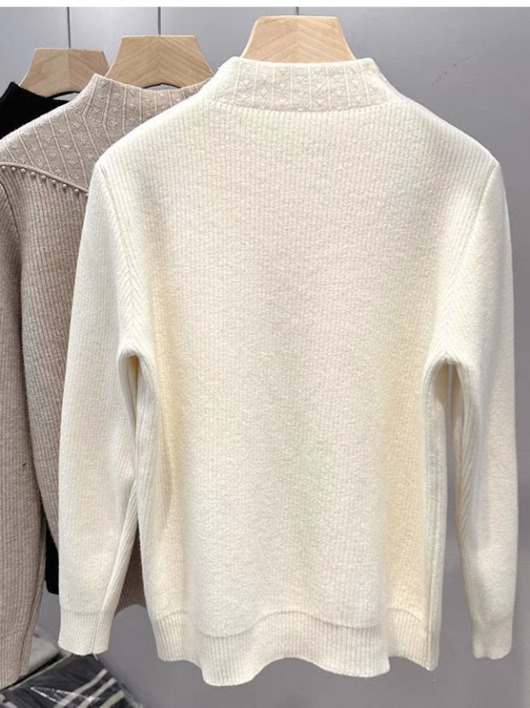 Džemper od flisa s imitacijom visokog ovratnika (mock neck), dugi rukavi, jednobojan, 90–95% akril, opuštena silueta, duljina 50–65 cm
