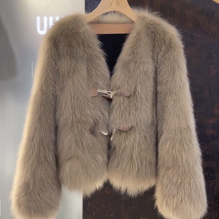 Jakna od umjetne krzna, Chanel stil, kratki kroj, polo ovratnik, proljeće 2025