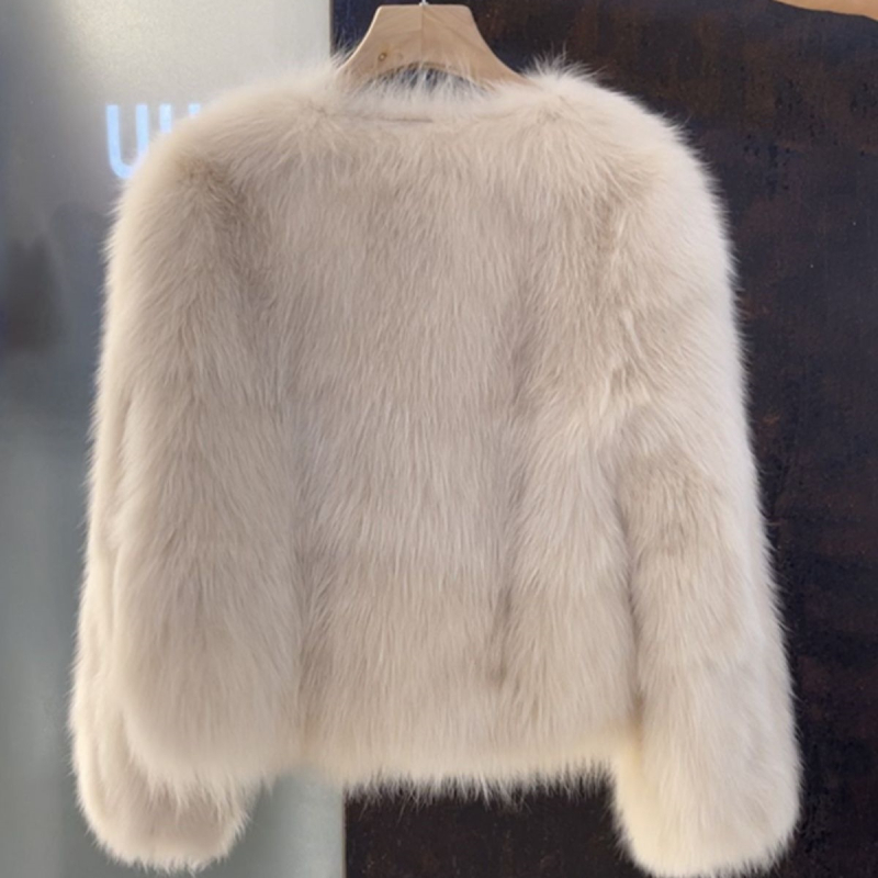 Jakna od umjetne krzna, Chanel stil, kratki kroj, polo ovratnik, proljeće 2025