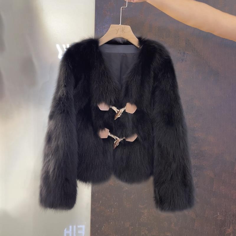 Jakna od umjetne krzna, Chanel stil, kratki kroj, polo ovratnik, proljeće 2025