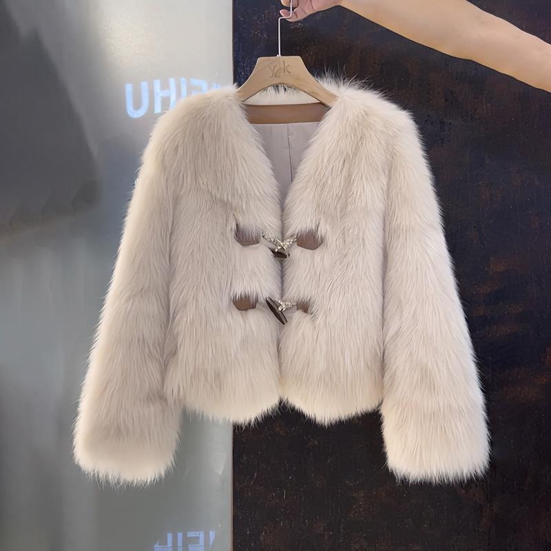 Jakna od umjetne krzna, Chanel stil, kratki kroj, polo ovratnik, proljeće 2025