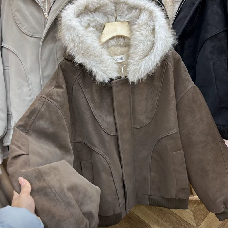 Ženska jakna od umjetne kože s kapuljačom i kragnom od krzna, mat završetak tie-dye; pamučni kaput s izvezom planinskog motiva od baršuna, fleece podstava za zimu