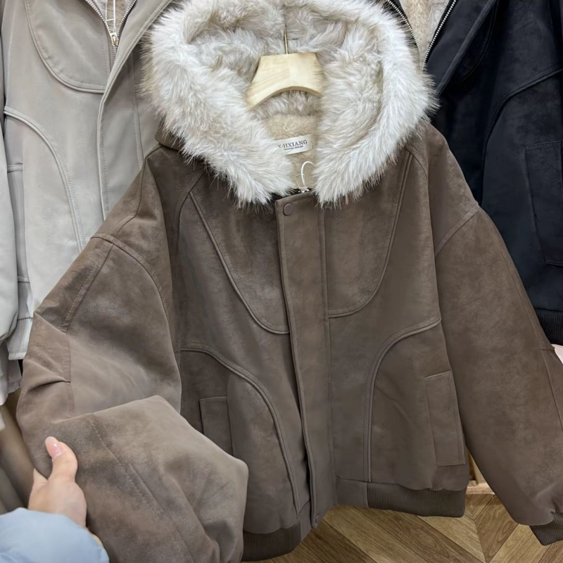 Ženska jakna od umjetne kože s kapuljačom i kragnom od krzna, mat završetak tie-dye; pamučni kaput s izvezom planinskog motiva od baršuna, fleece podstava za zimu