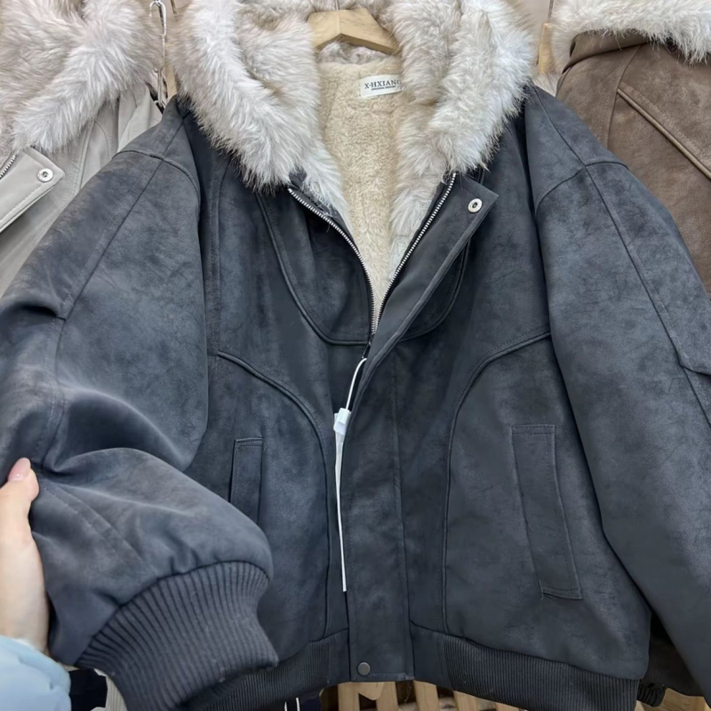 Ženska jakna od umjetne kože s kapuljačom i kragnom od krzna, mat završetak tie-dye; pamučni kaput s izvezom planinskog motiva od baršuna, fleece podstava za zimu
