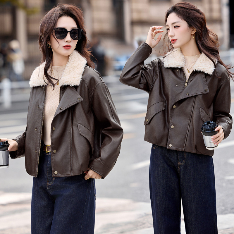 Kožna jakna od kozje kože se kragnom od janjeće vune — kratki kroj, japansko-korejski casual stil, zatvarač, slobodan kroj