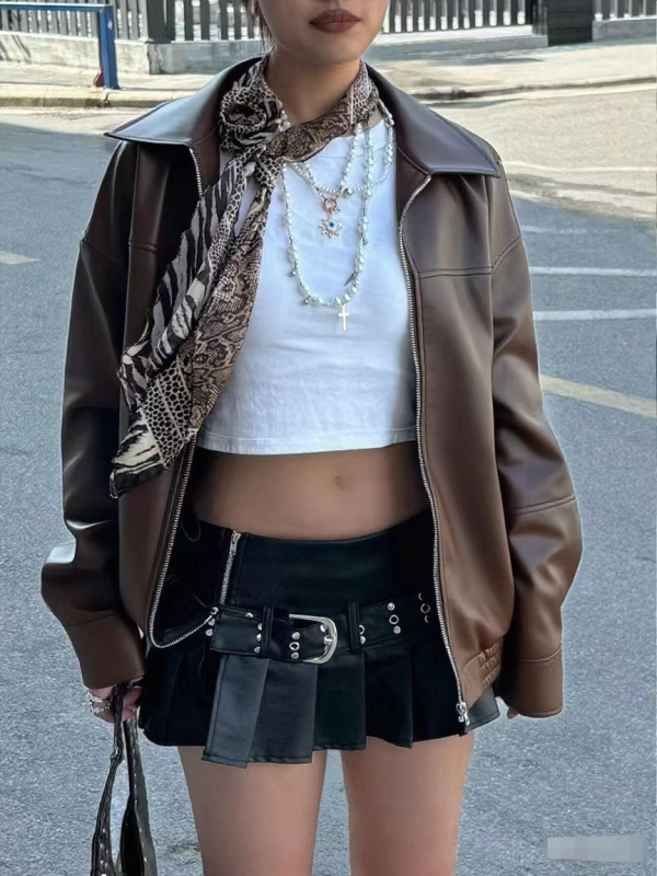 Ženska kožna moto jakna - Prosječna duljina, Dugi rukavi, Turn-down ovratnik, Zip zatvarač, Koža, Street stil