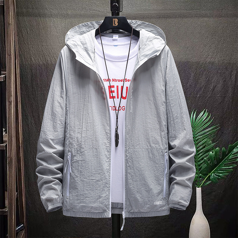 Muška ljetna lagana jakna s kapuljačom, slim-fit kroj, od najlona, s džepovima na zip
