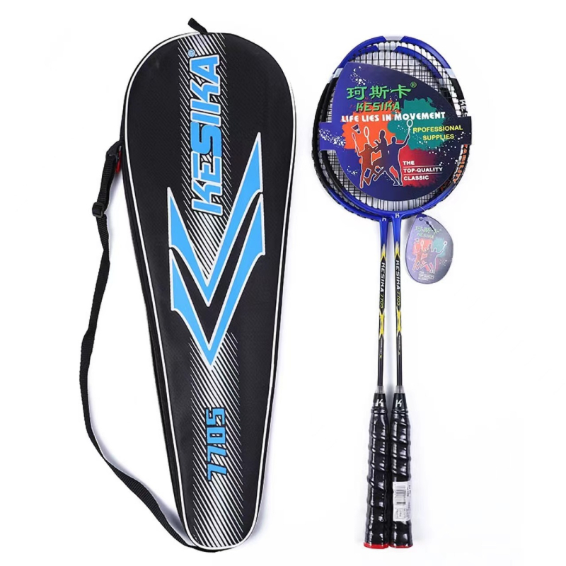 Raketa za badminton Caska — karbonsko vlakno okvir, najlonske žice, direktni udarac, težina 95–100 g, debljina držača G4