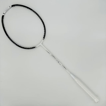1000Z badminton raketa, karbonska vlakna okvir, težina 80–84 g, debljina ručke G5, ravna glava, pogodna za amatere i napredne