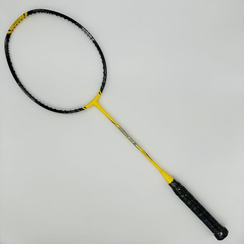 1000Z badminton raketa, karbonska vlakna okvir, težina 80–84 g, debljina ručke G5, ravna glava, pogodna za amatere i napredne
