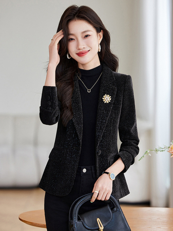 Женско сако за костюм, тесен силует, къс модел (дължина 40–50 cm), яка тип костюм, дълги ръкави, полиестер