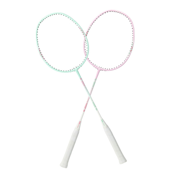 Set reketa za badminton – ultralak, aluminijsko-karbonska jednovidna konstrukcija, najlonske žice, dva reketa u setu, držač G3, umjerena tvrdoća osovine