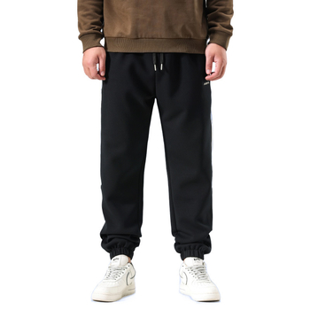 F692 Férfi kötött kasual nadrág, szalagcsíkos minta, lazított szabás, középmagas derekú, kényelmes nyújtható anyag