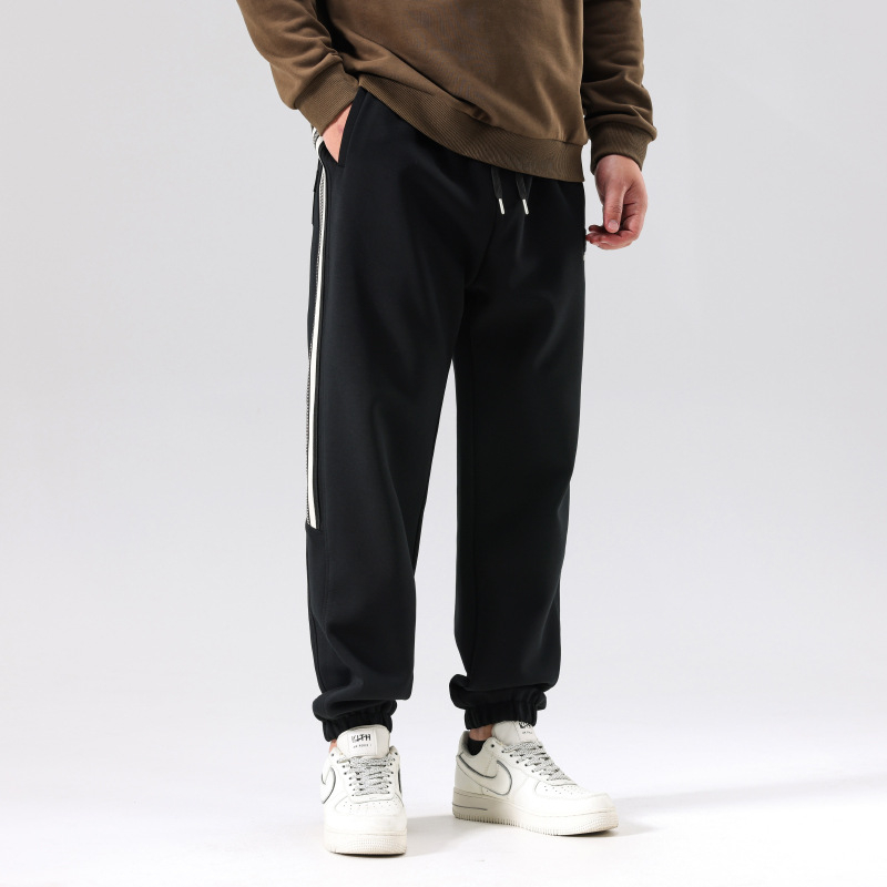 F692 Férfi kötött kasual nadrág, szalagcsíkos minta, lazított szabás, középmagas derekú, kényelmes nyújtható anyag