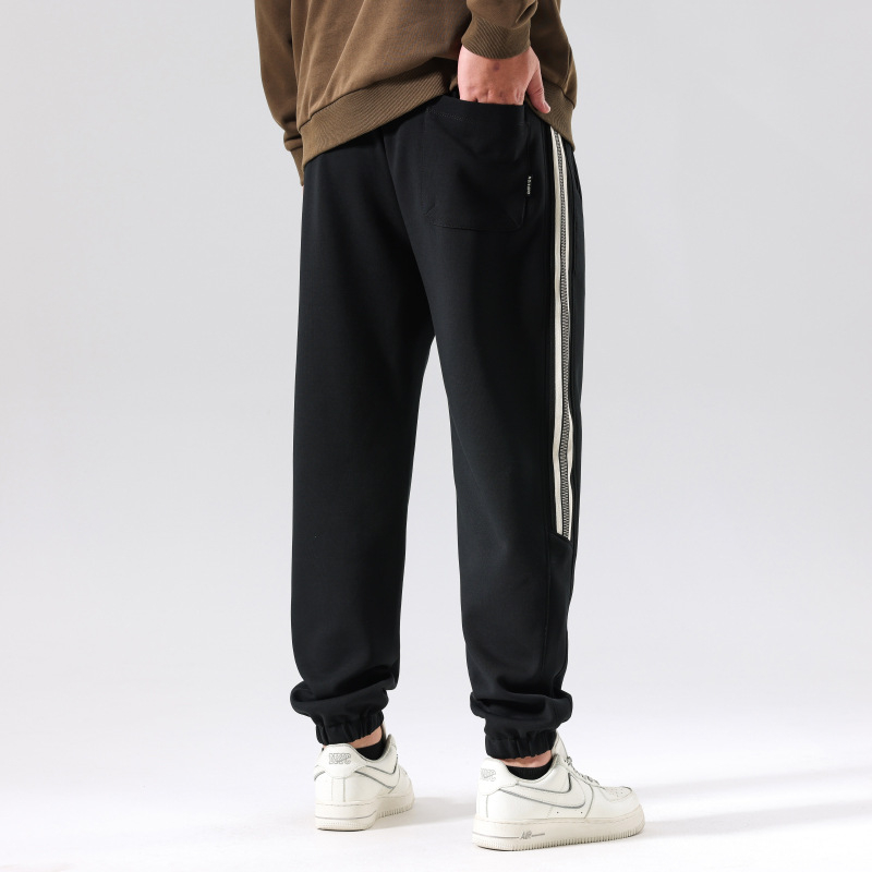 F692 Férfi kötött kasual nadrág, szalagcsíkos minta, lazított szabás, középmagas derekú, kényelmes nyújtható anyag