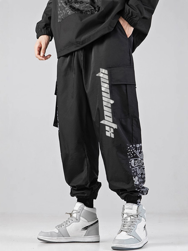 Sportske hlače u opuštenom kroju, brzo se sušećim materijalom, tanke tkanine, srednje visoki pojas, print dizajn za ljeto