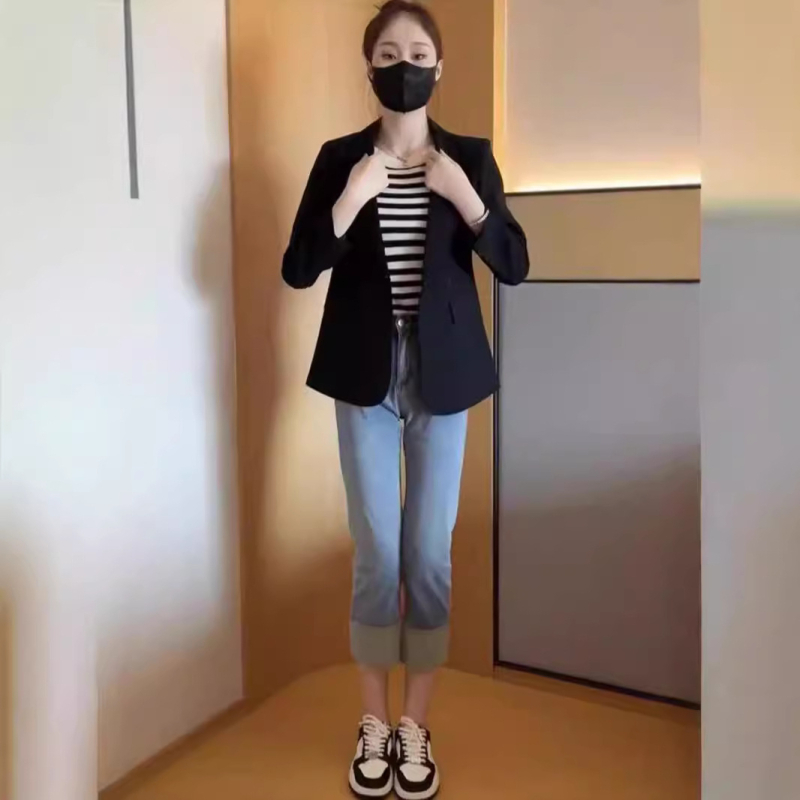 Női slim-fit blézer kétgombos záródással, kosztüm-gallér, hosszú ujjú, középhosszú, poliészter 90-95%